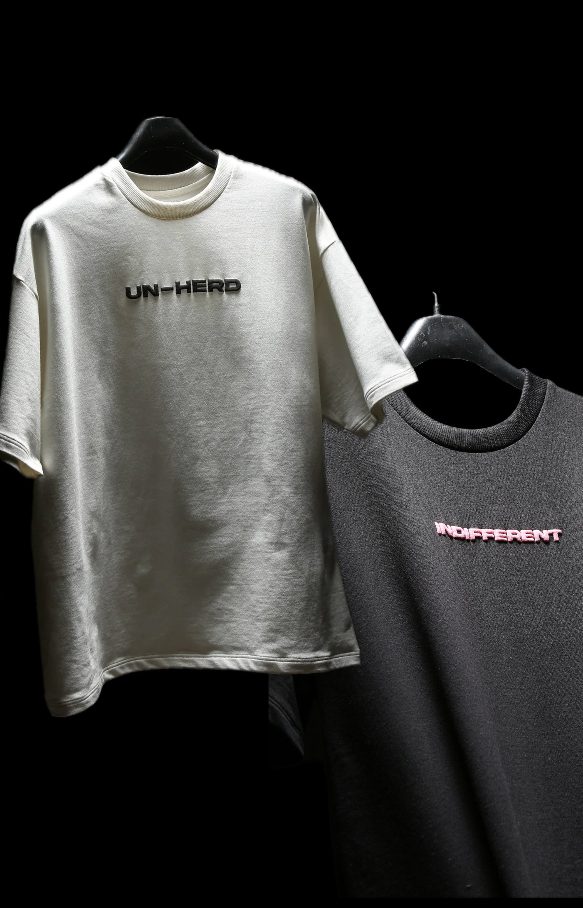 Unherd white indifferent black PACK OF 2