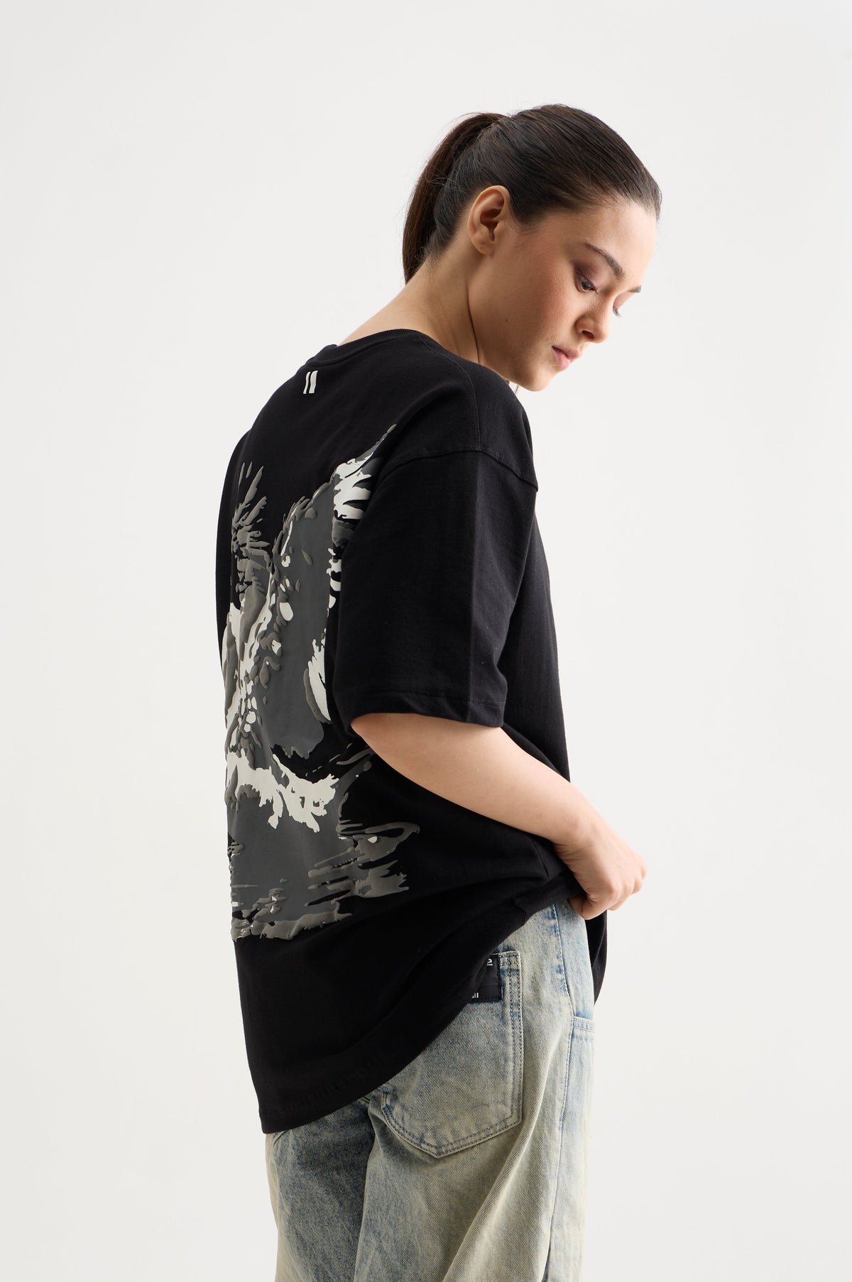 BLACK METAMORPHED HANS T-SHIRT