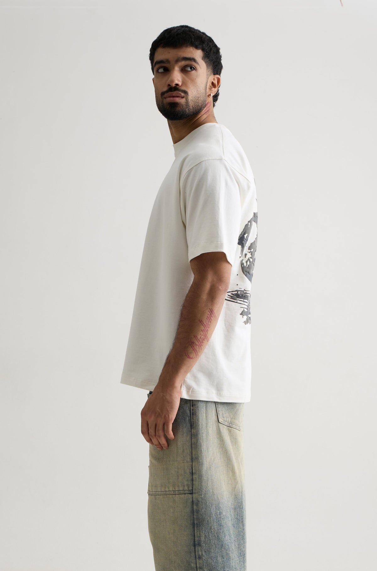 WHITE METAMORPHED HANS T-SHIRT
