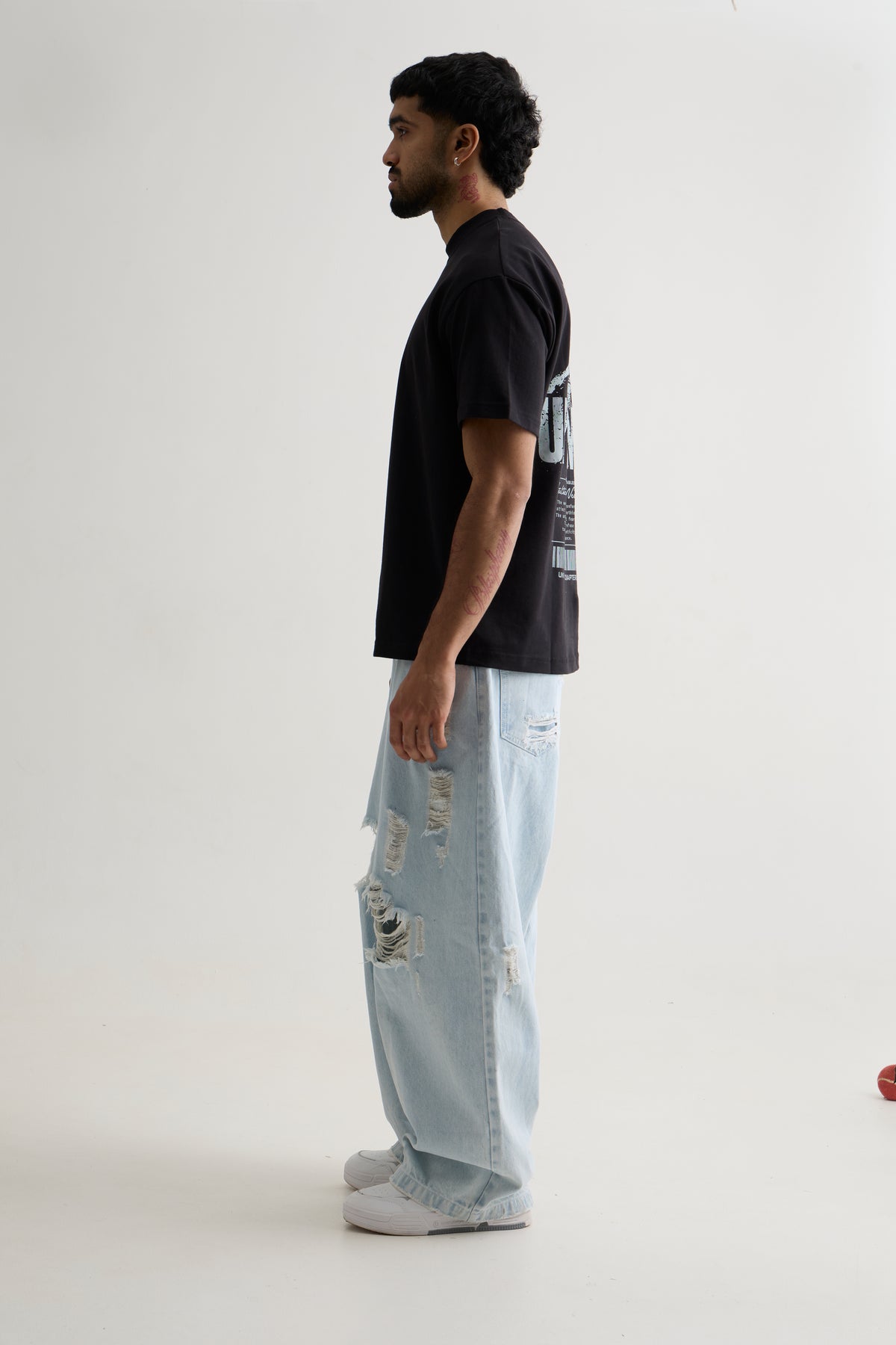BLACK UNTAMED T-SHIRT